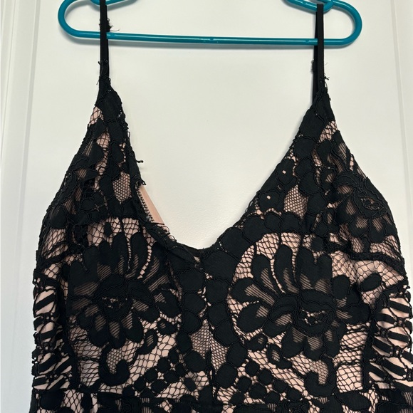 Lace dress - Picture 3 of 3